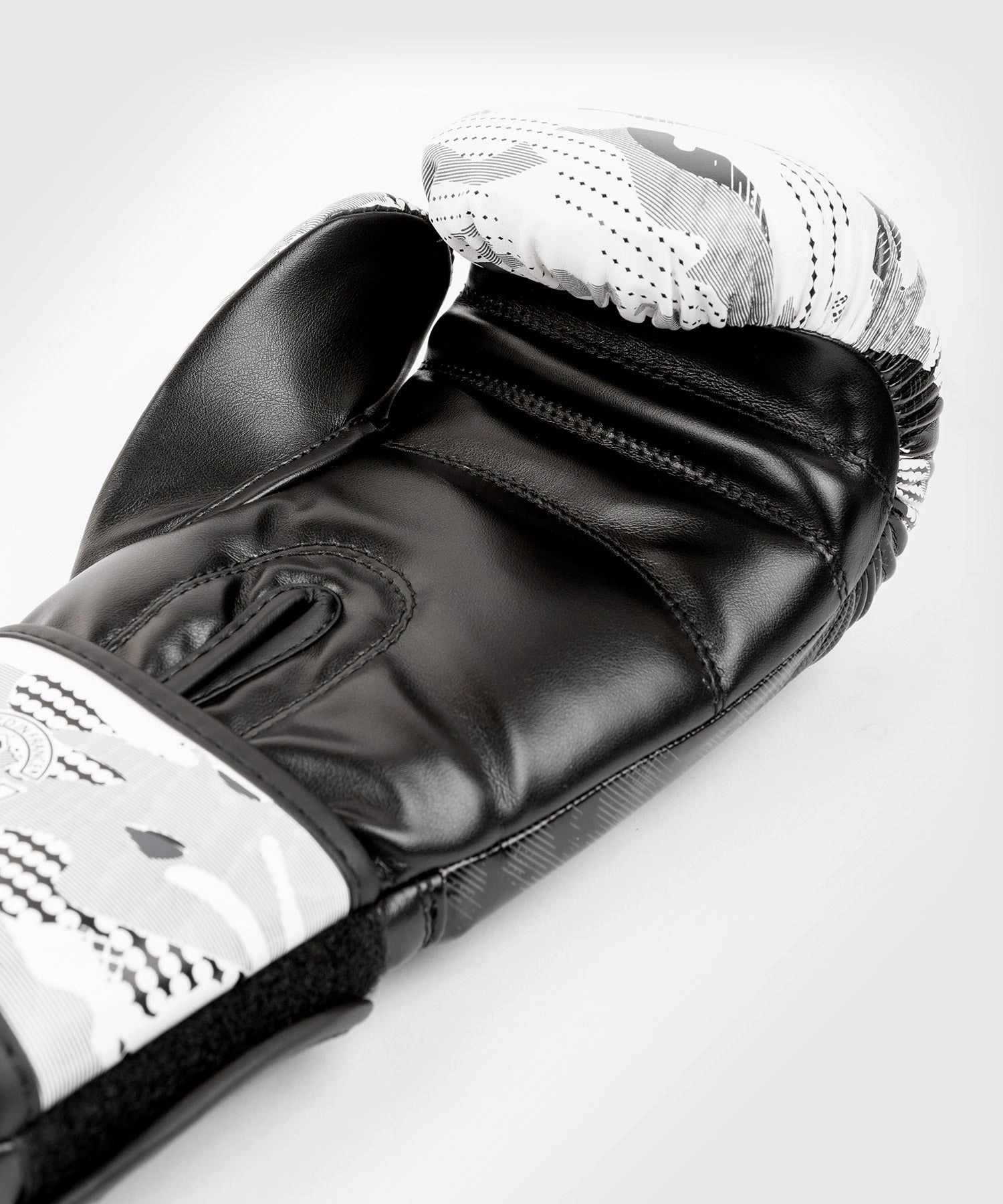Venum Defender Contender 2.0 Boxing Gloves - Urban Camo